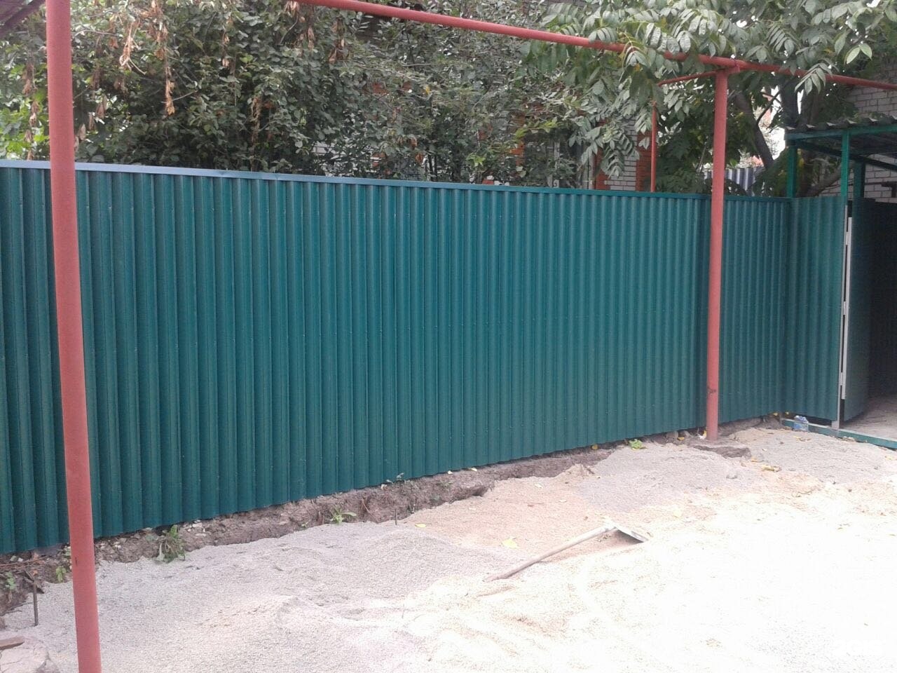 Зелёный мох RAL 6005 забор