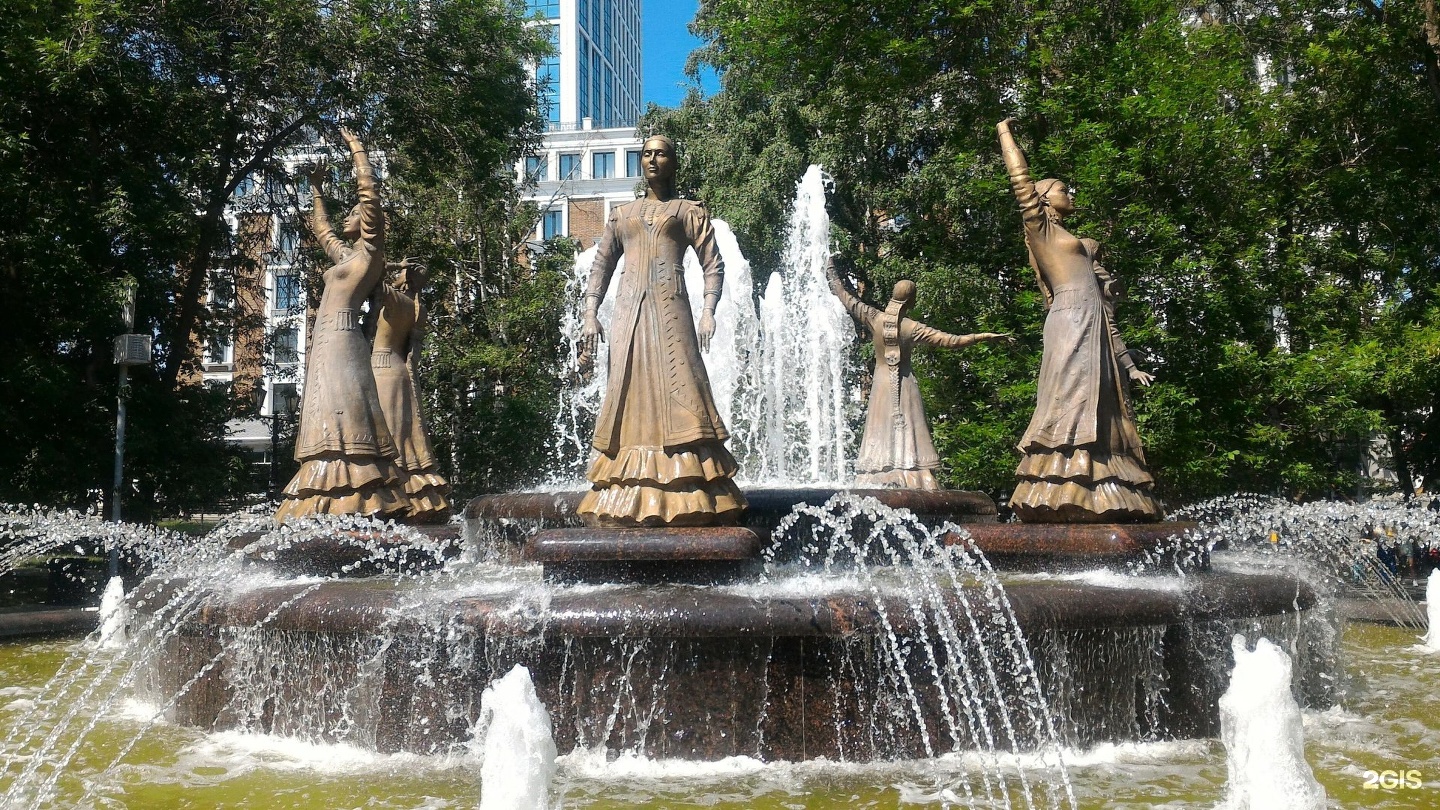 Памятник семь девушек в Уфе