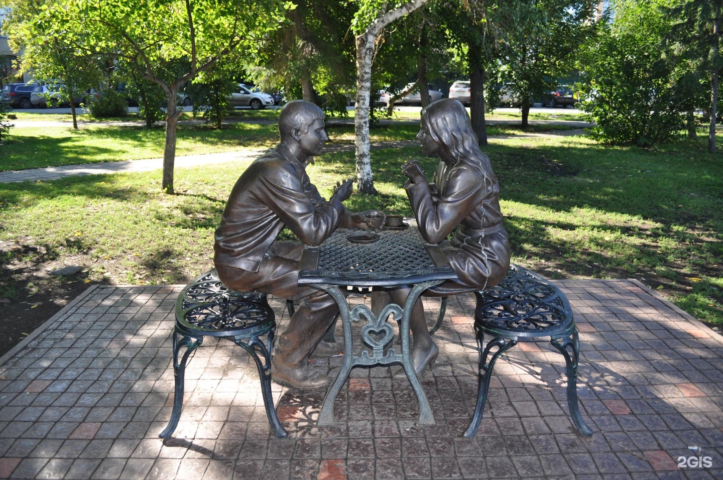 Памятник встреча влюбленных в Омске