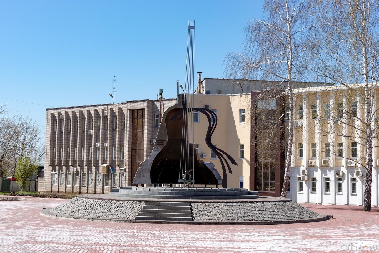 Памятник Владимиру Высоцкому Набережные Челны