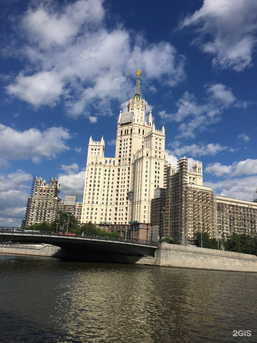 Дом на Котельнической набережной в Москве