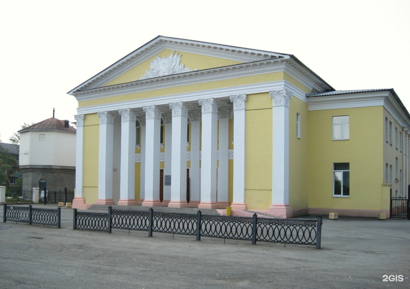 дворец гагарина сергиев