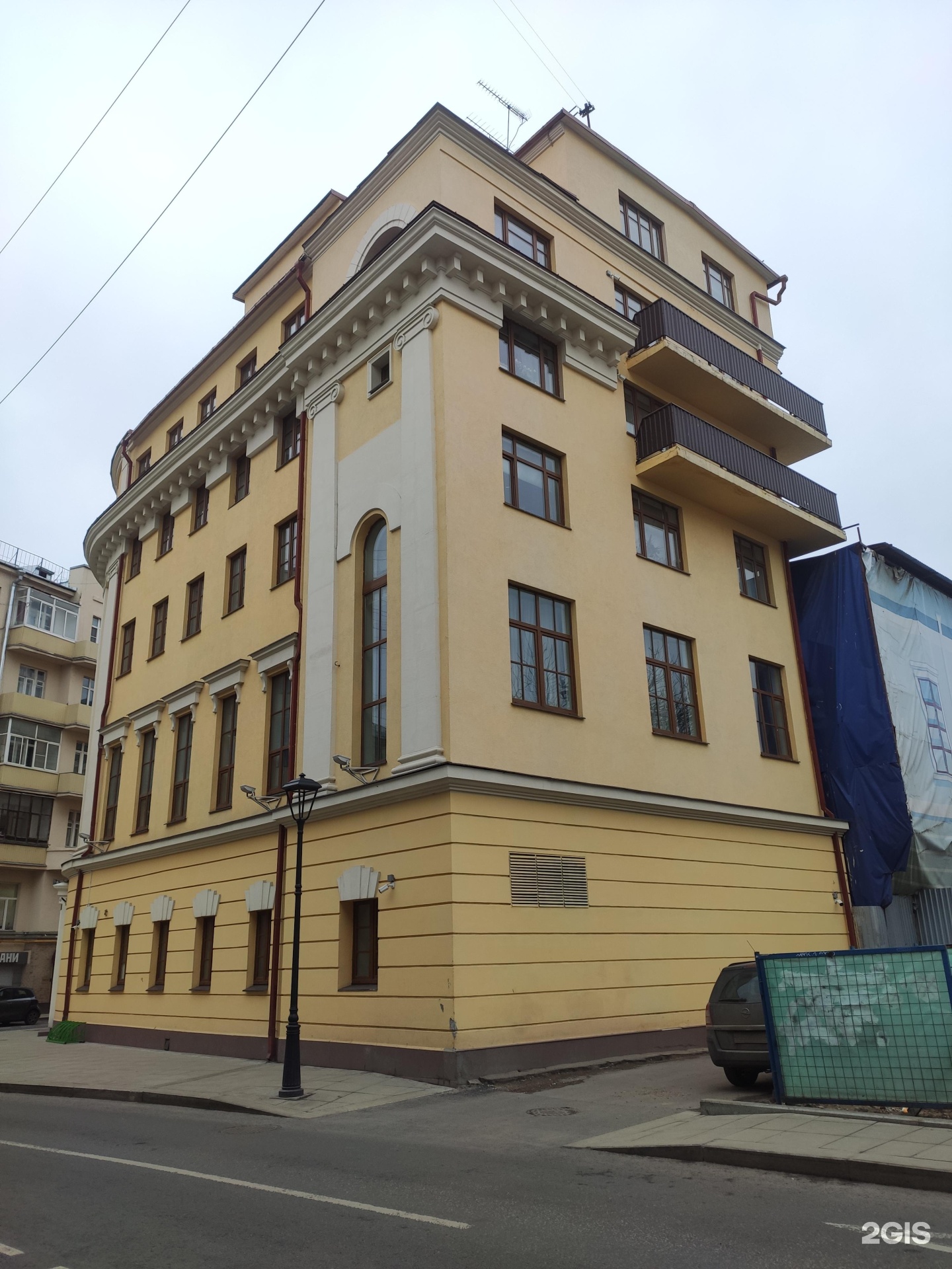 Улица табакерка. Московская Театральная школа Олега Табакова. Московский театральный колледж под руководством о.Табакова. В доме Чаплыгина 20/7.