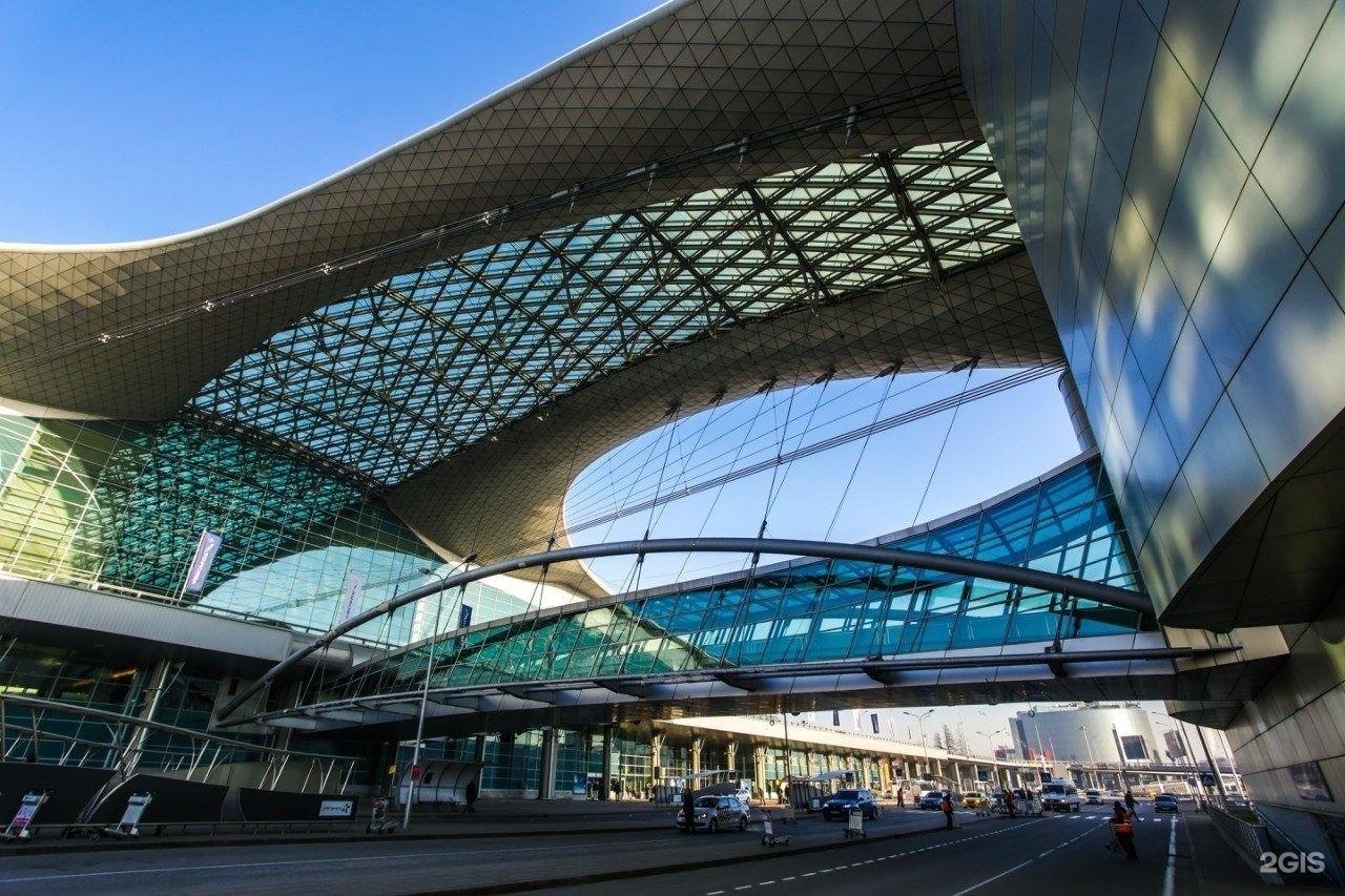 Sheremetyevo airport. Московский аэропорт Шереметьево. Московский аэродром Шереметьево. Международный аэропорт Шереме́тьево. Шереметьево Интернациональный аэропорт.