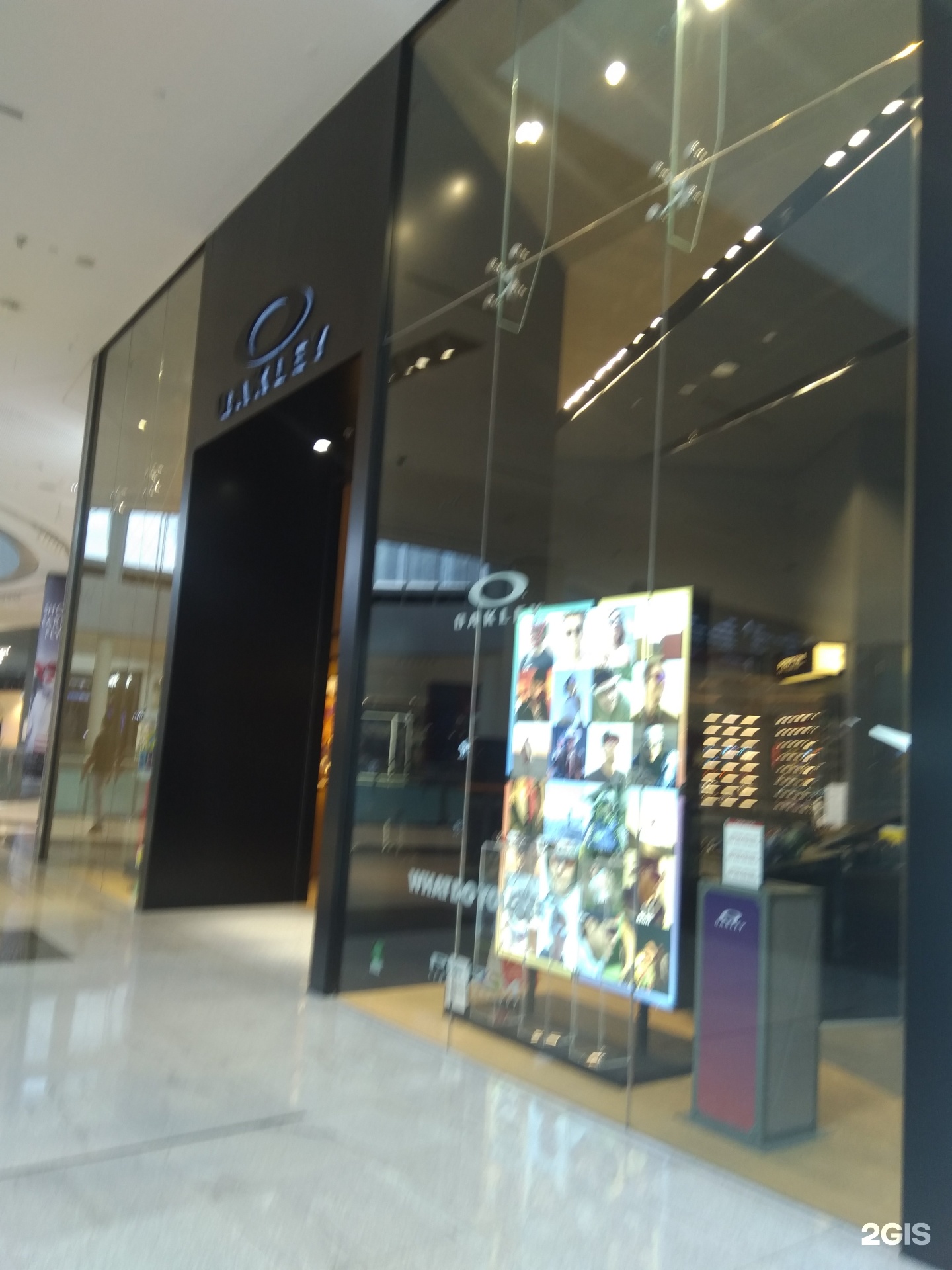 Oakley, sportswear shop, The Dubai Mall 