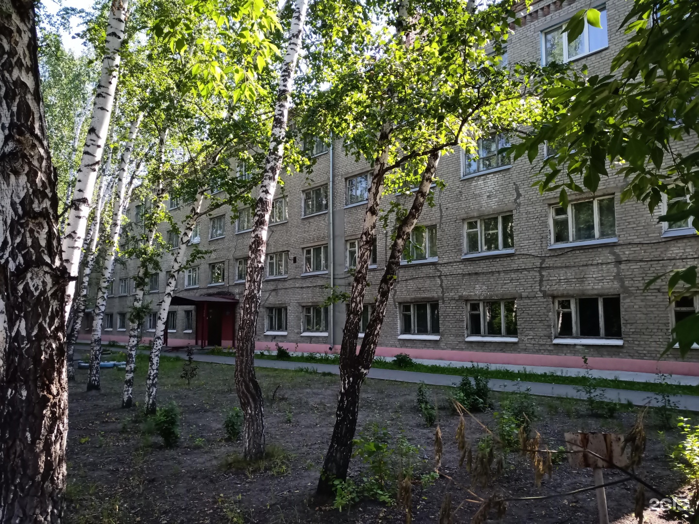 Новосибирск колледжи после 9 класса с общежитием. НЭМК Новосибирск. Новосибирский электромеханический колледж. Новосибирский электромеханический колледж на Первомайке.