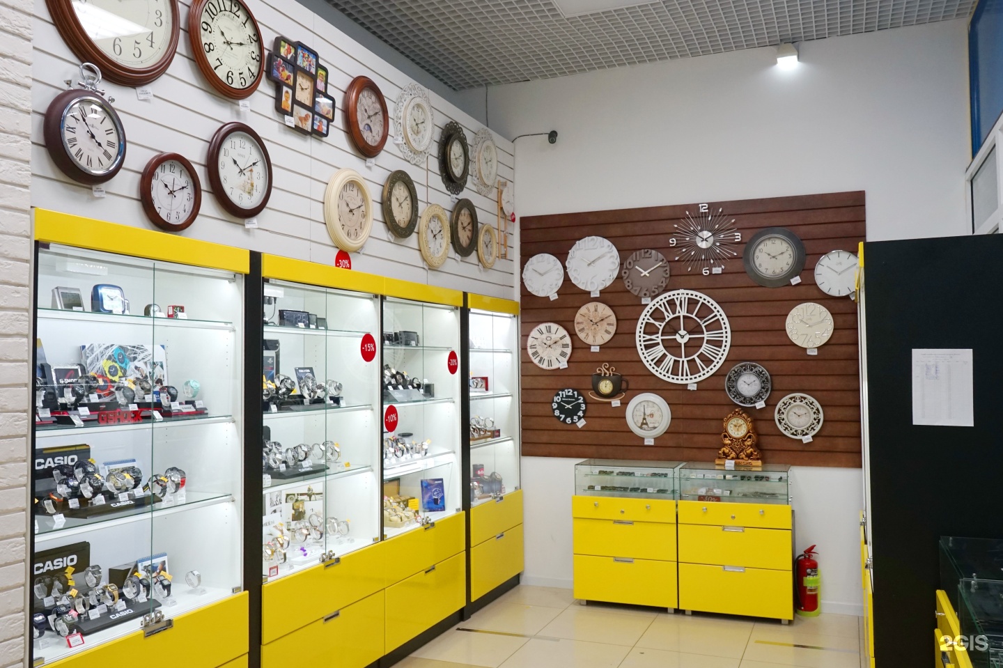 Магазин часов александров. Магазин часов. Магазин под часами. Магазин часов в Нижнем Новгороде. Магазин часов арт.