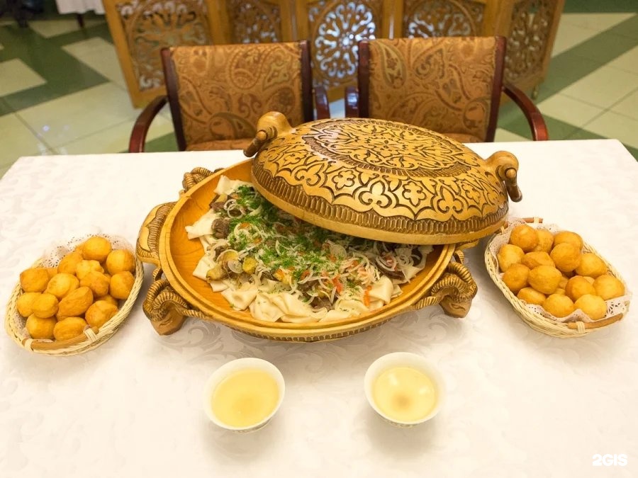 Блюда казахского народа. Казахская Национальная кухня бешбармак. Бешбармак казахский дастархан. Казахская кухня бешбармак. Казахская кухня дастархан.