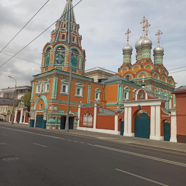 Улица полянка в москве