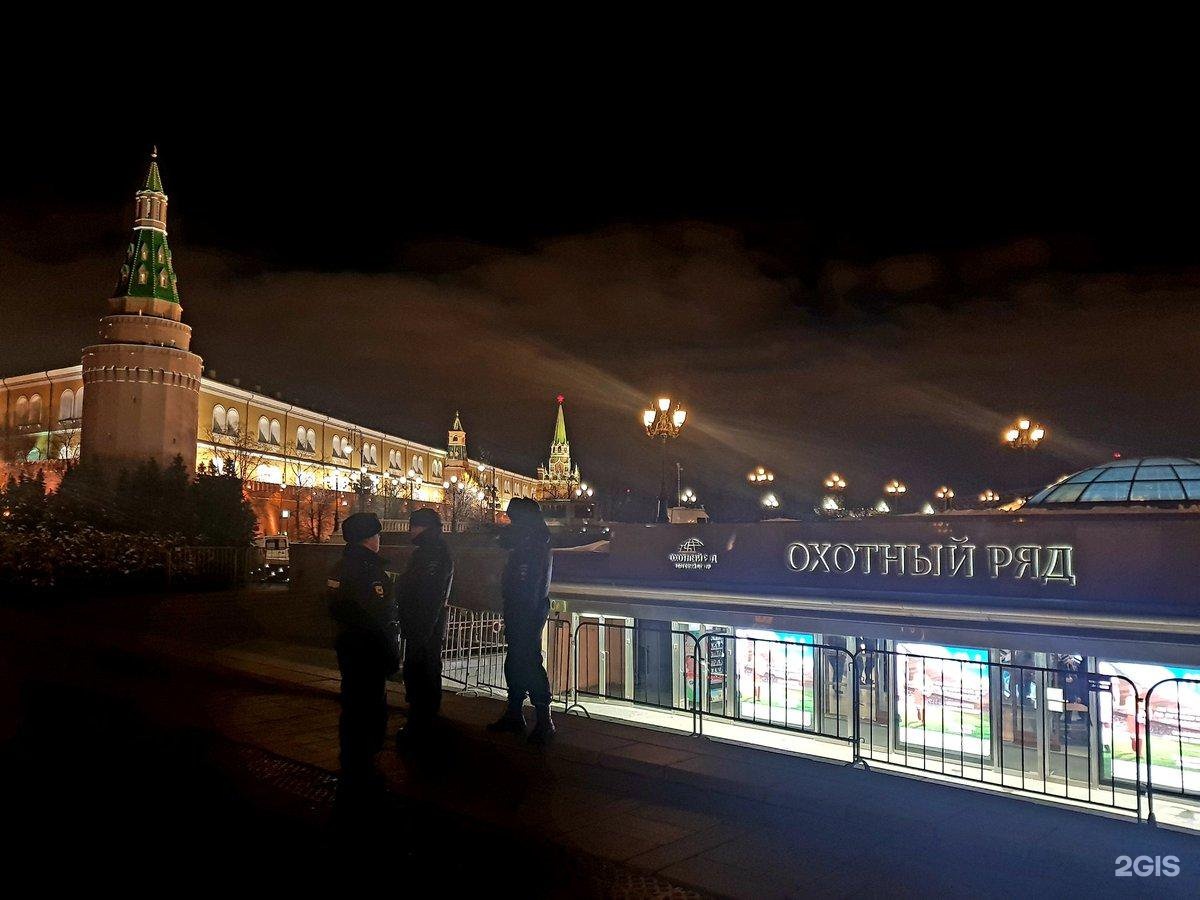 Входящие фотографии. ТЦ Охотный ряд Москва. Охотный ряд Манежная площадь. ТЦ Охотный ряд Москва снаружи. ТЦ на Манежной площади Охотный ряд.