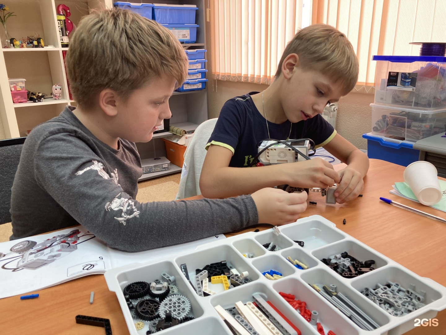 Eschool center электронный. Идея скул Омск. ЦДО Омск. Центр доп образования школы ЦПМ. ЦДОД пространство в Юдино.