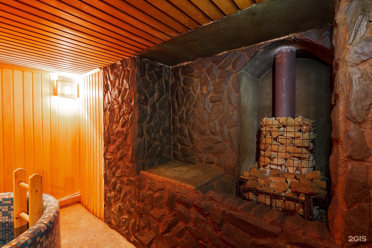 Постоялый двор яровое баня. Фристайл 1 гостиница шерегеш. Бассейн в авроре в ленинградской области. Фристайл 1 шерегеш. Шервуд шерегеш лето.