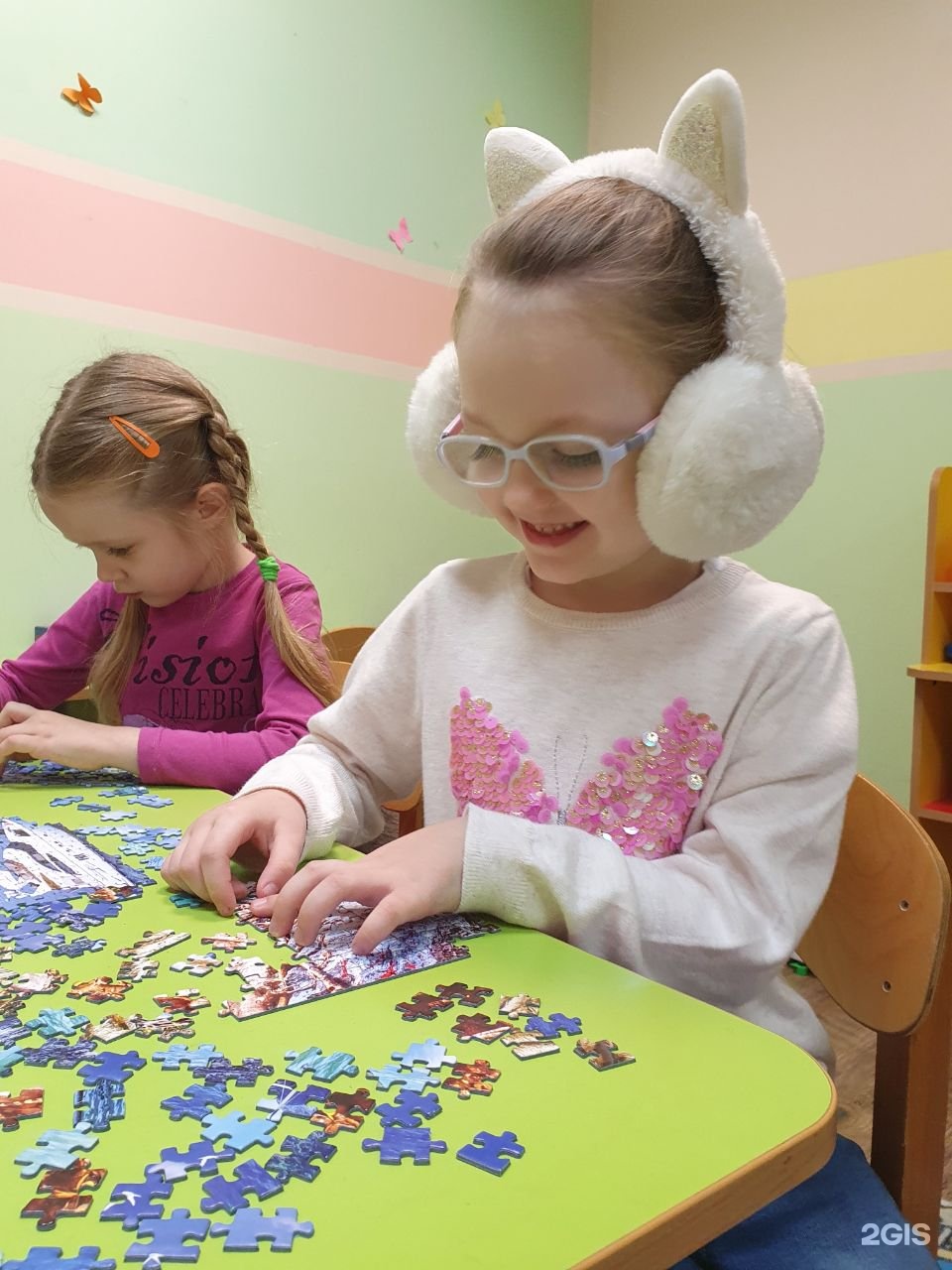 Детский центр сочи где дети работают. Маленькая страна нижний новгород детский центр. Школа гениев. Классный детский центр сочи. Волонтеры фото.