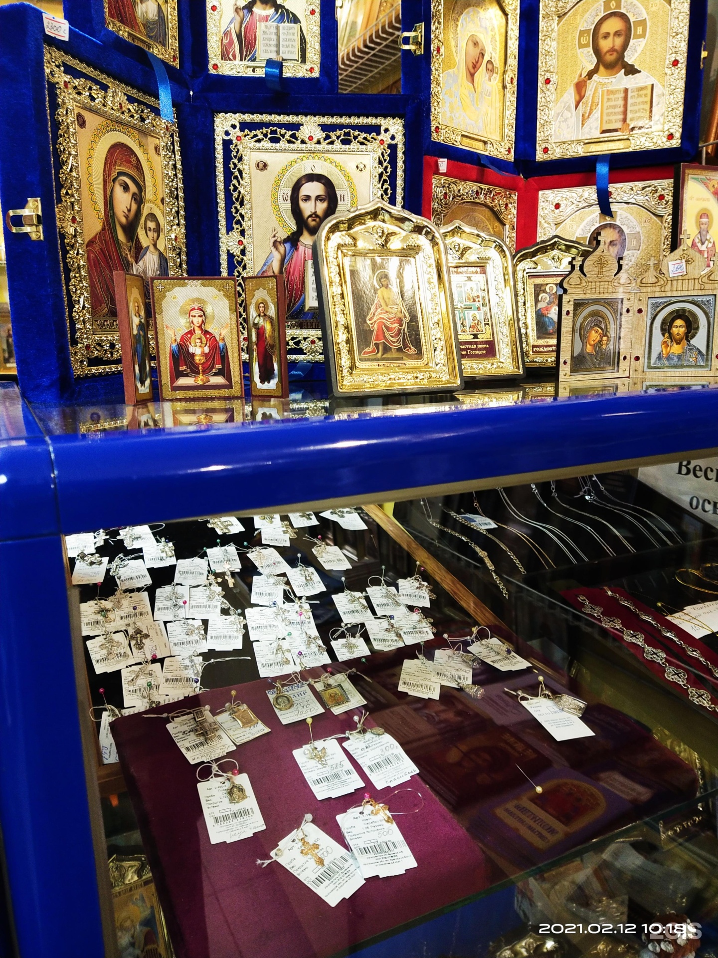 Church shop. Церковная Лавка храма Христа Спасителя в Москве. Иконная Лавка храма Христа Спасителя.