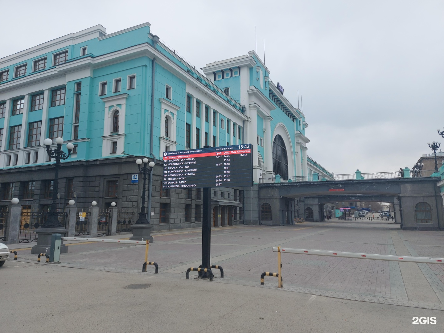 Новосибирск главный ул дмитрия шамшурина 43 фото. Новосибирск-главный, Новосибирск, улица Дмитрия Шамшурина, 43. Автовокзал Новосибирск Дмитрия Шамшурина 43а. Главный банк Новосибирска. ЖД вокзал Новосибирск фото.