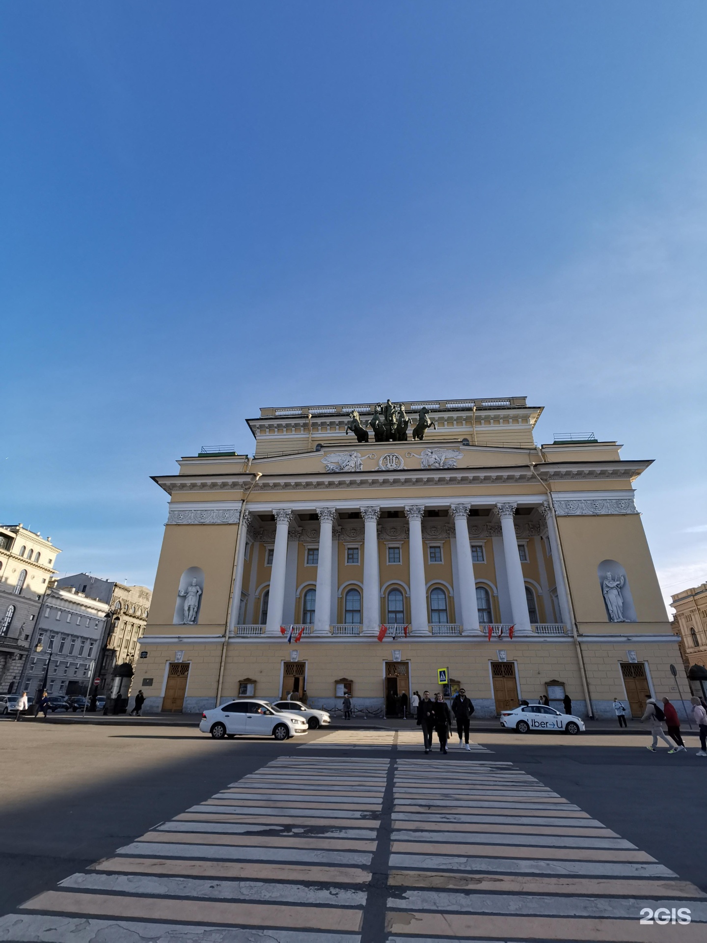 Театральная площадь санкт петербург отзывы. Площадь Островского Александринский театр. Площадь у Александринского театра. Площадь Островского Санкт-Петербург.