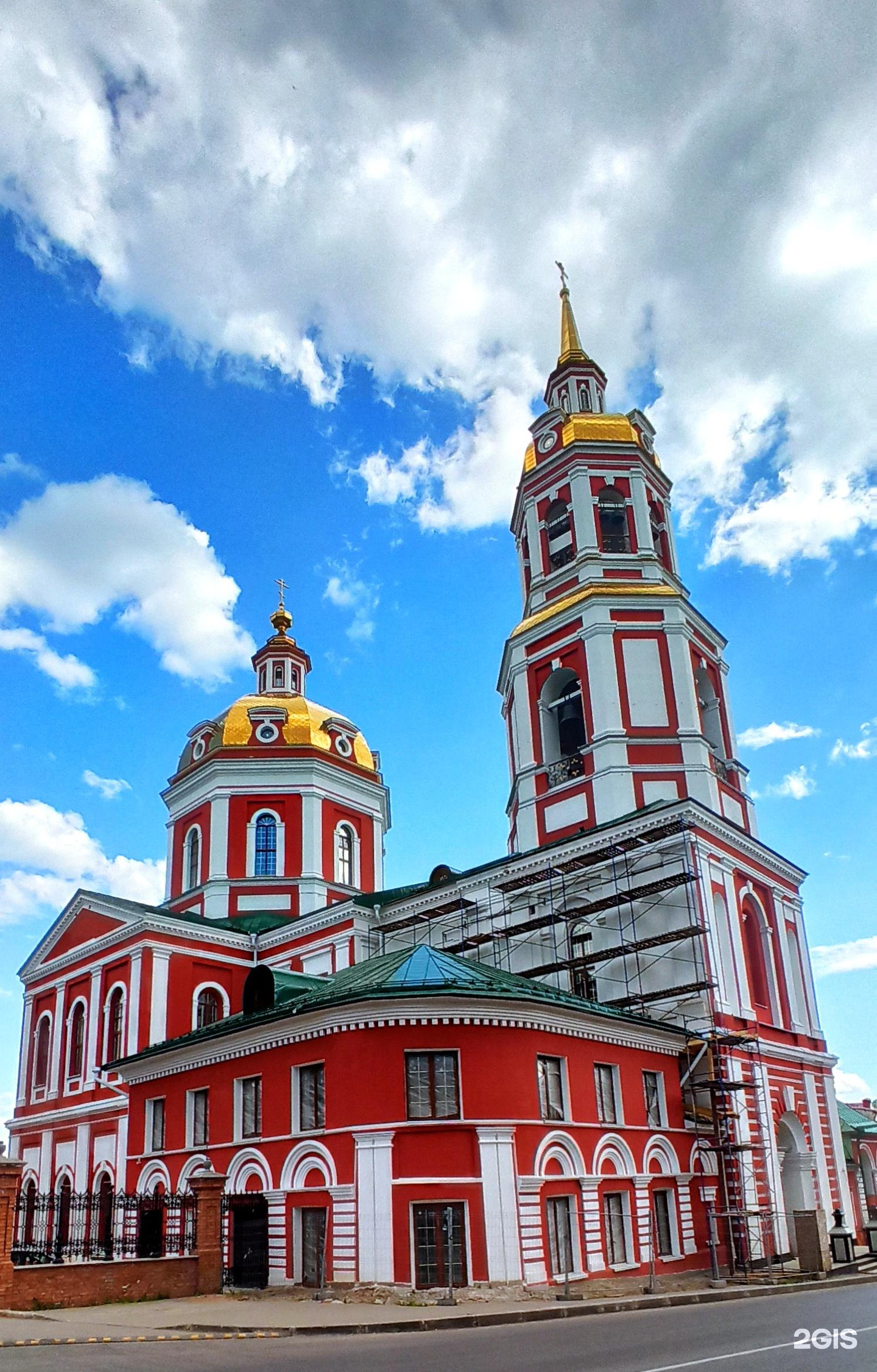 Церковь киров. Спасский собор Киров. Казанский собор Киров. Церковь на Спасской Киров. Спасский собор Киров фото.