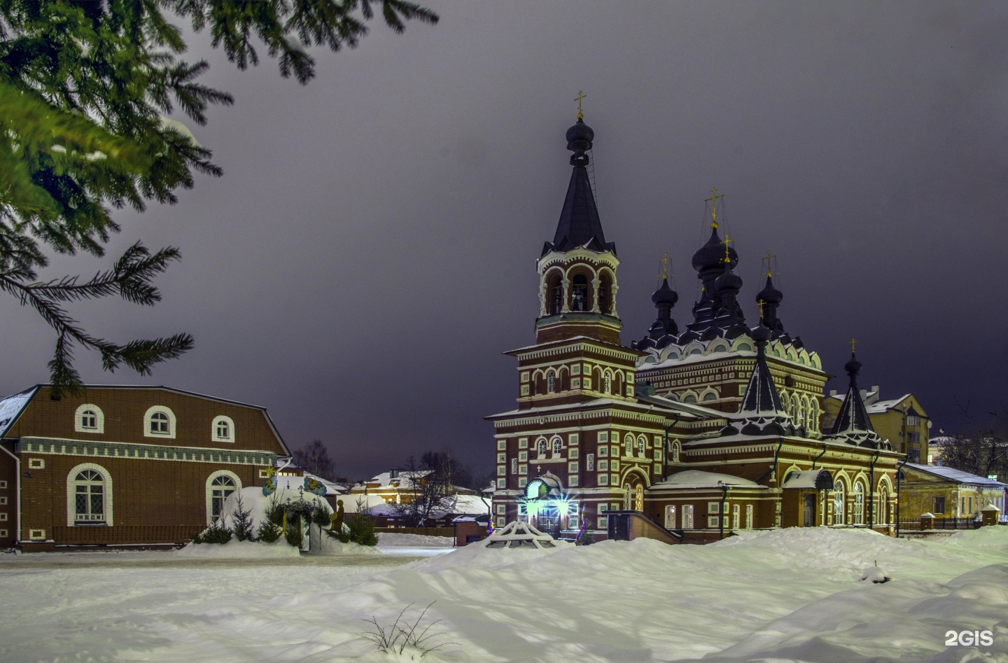 Киров Церковь бело синяя