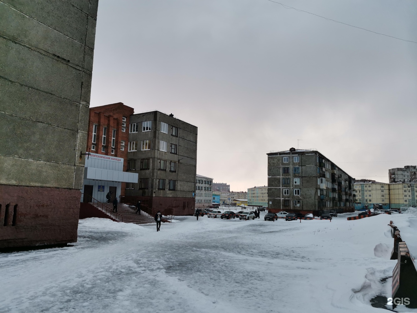 Молодежка Норильск. Фото политехнического колледжа Норильск. Молодёжный проезд 12а Мурманск.