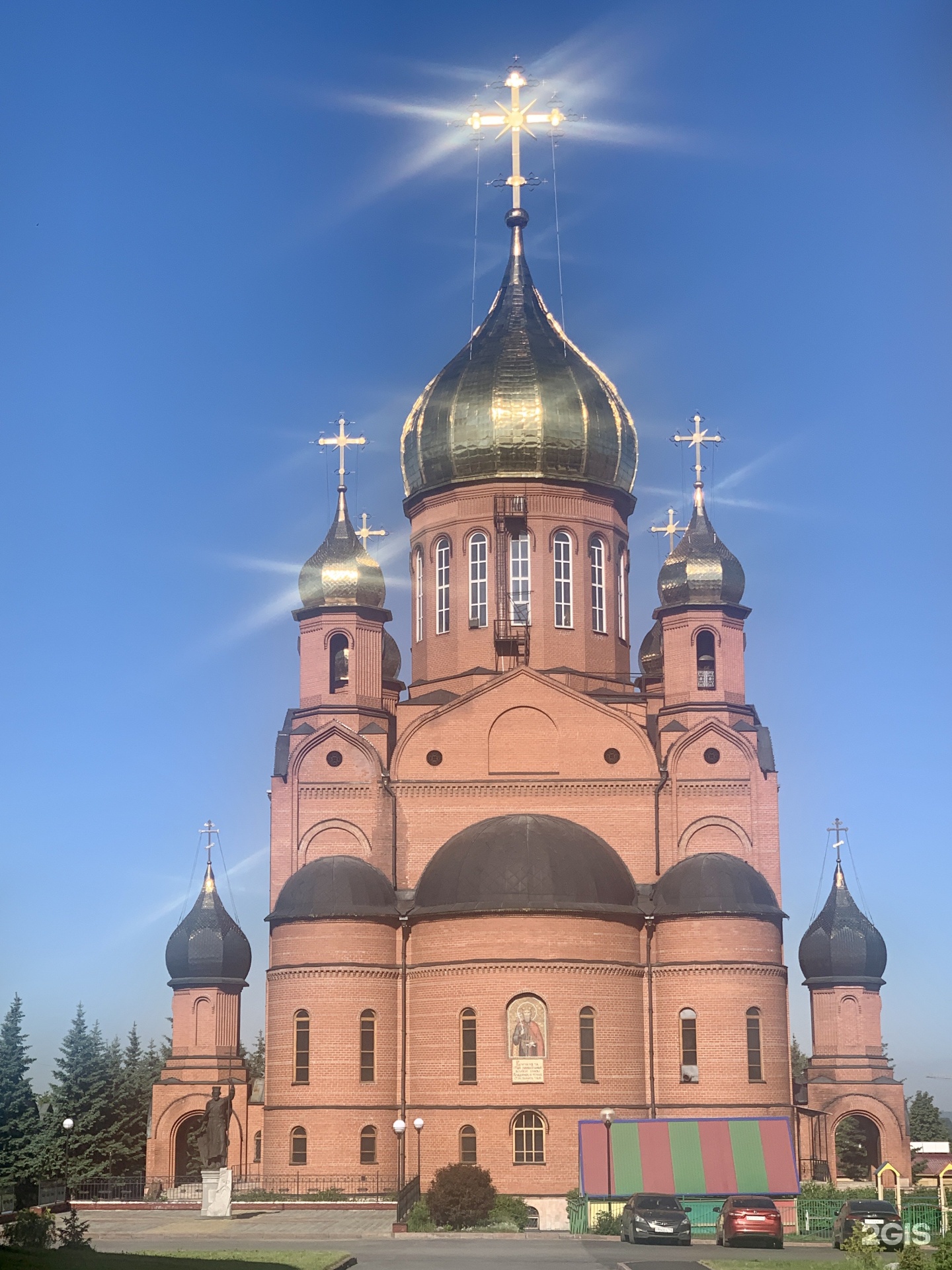 Церковь кемерово. Знаменский кафедральный собор Кемерово. Знаменский собор Кемерово Соборная 24. Знаменский собор Кемерово алтарь. Знаменский собор Кемерово внутри.