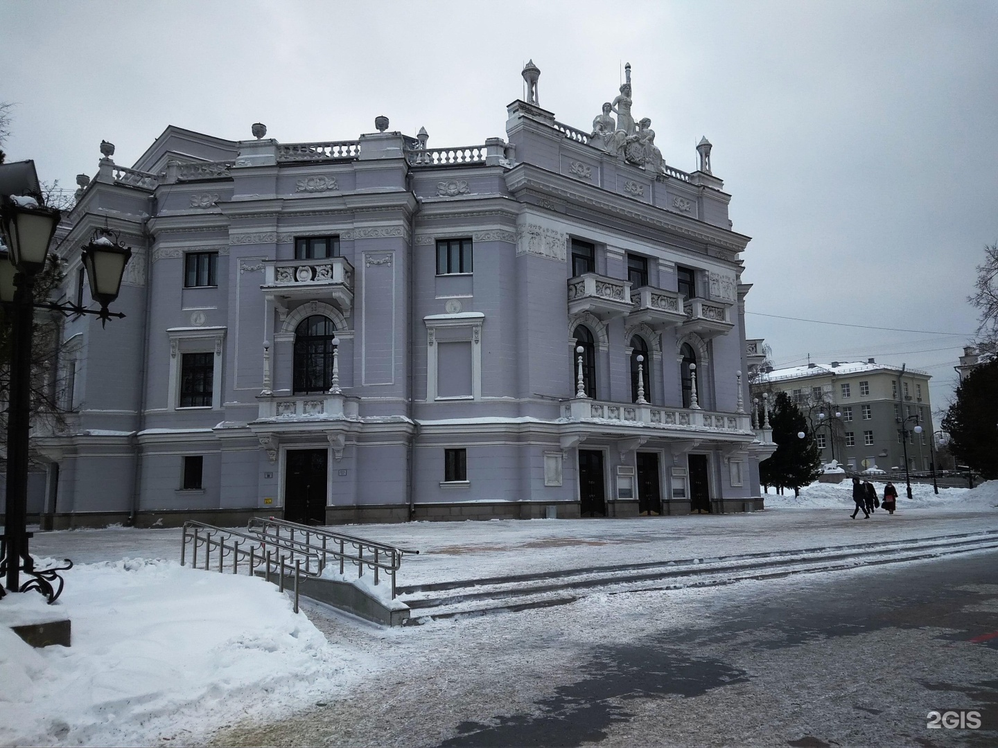 Екатеринбургский театр оперы и балета проспект ленина. Оперный театр Екатеринбург. Екатеринбургский театр оперы и балета. Красноярский государственный театр оперы и балета. Ленина 46 Екатеринбург.