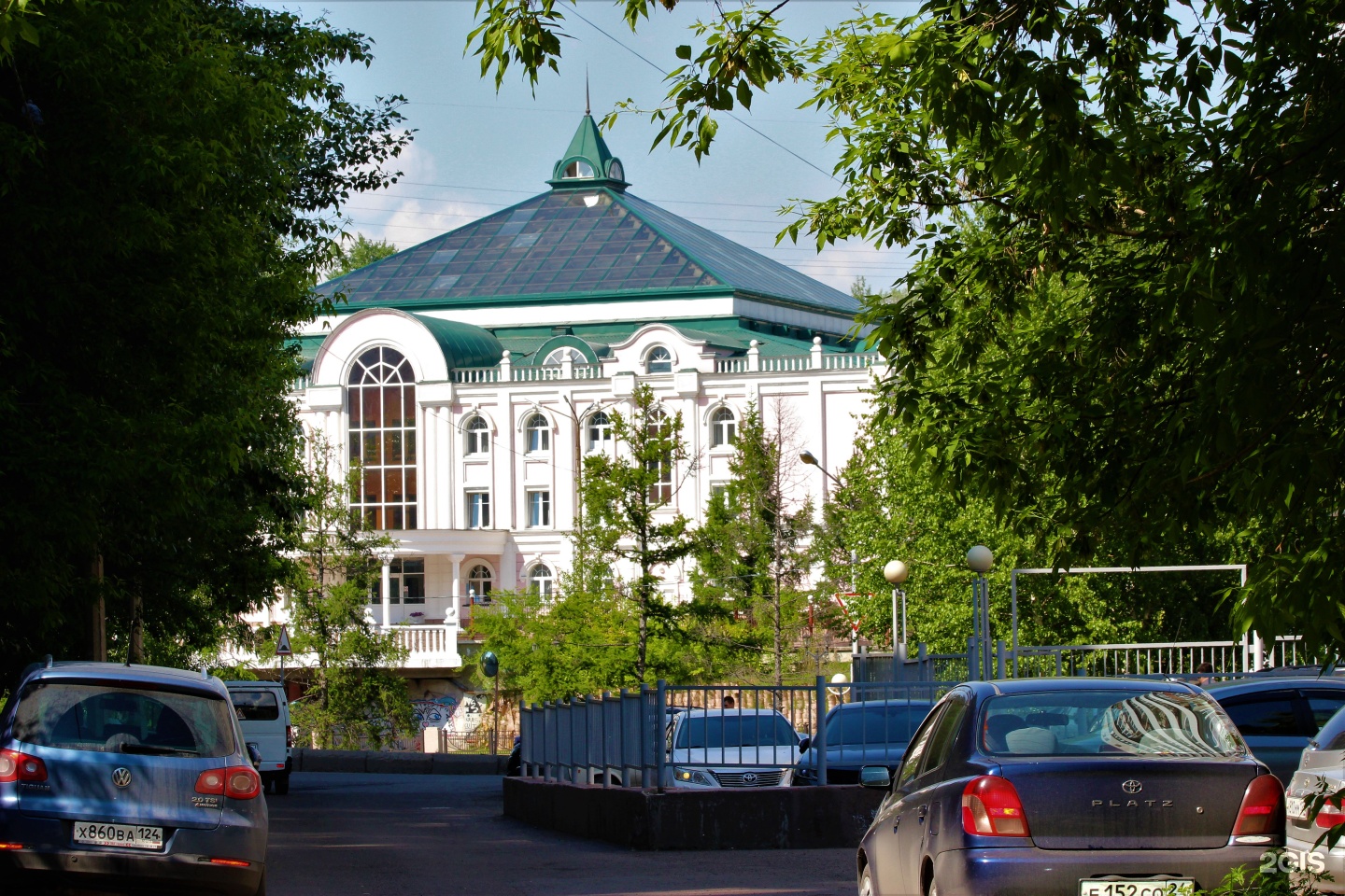 Тахтамукай совмена. Детдом Совмена Красноярск. Детский дом им. х. м. Совмена, Красноярск. Набережная Совмена Красноярск. Совмен детский дом.