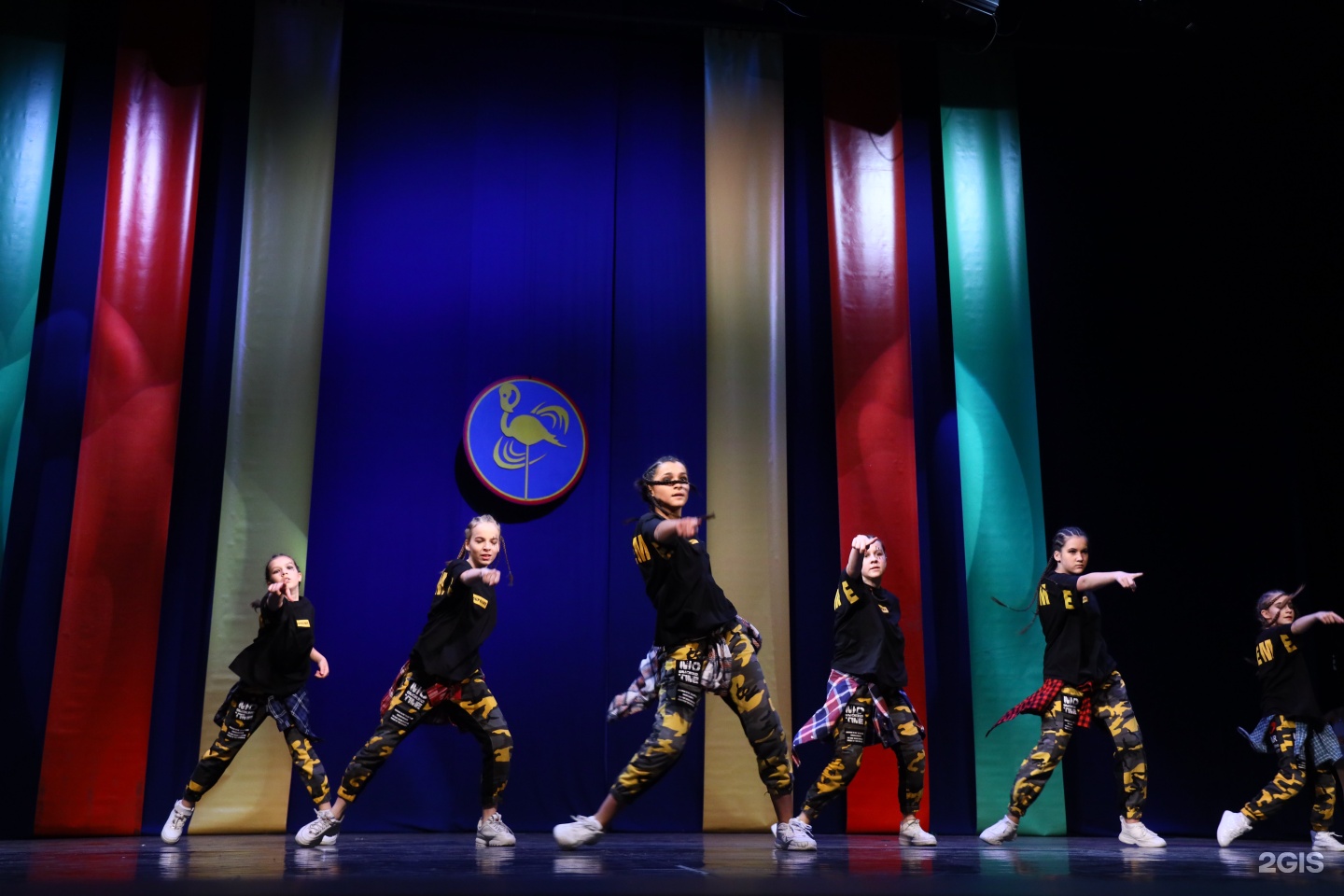 Школа танцев "dance family" г. Школа танцев фэмили дэнс. Vinyl dance family митино. Школа семейных танцев. Family dance оренбург.