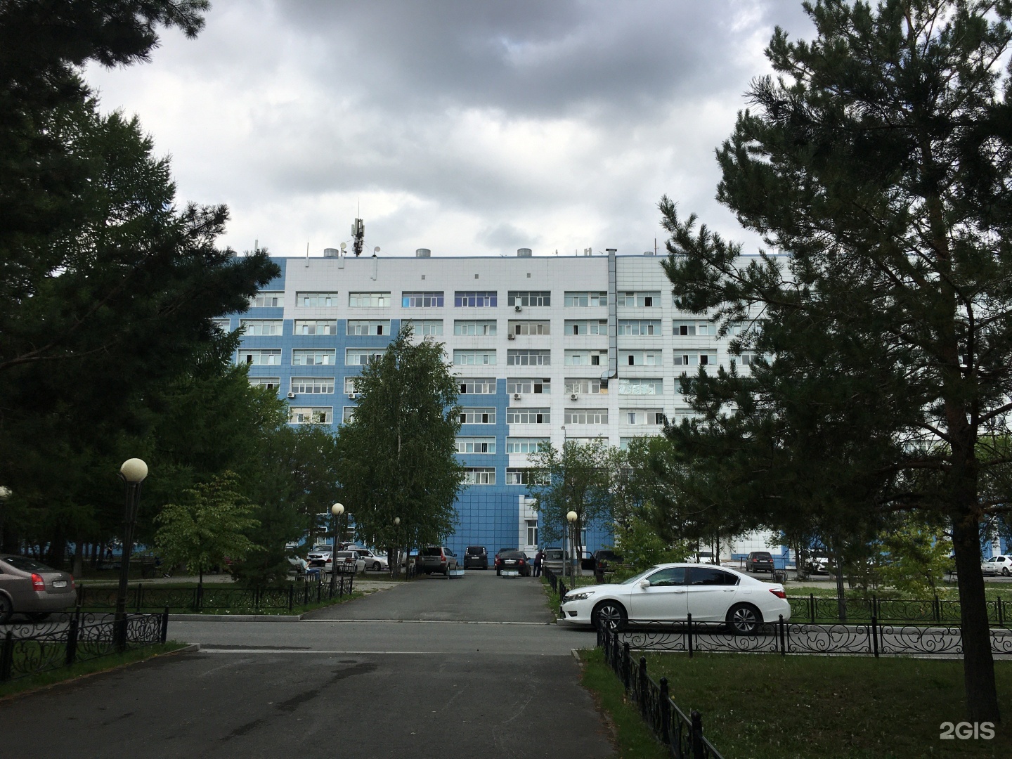 2 Городская больница Тюмень. Тюмень ул. Мельникайте 75.