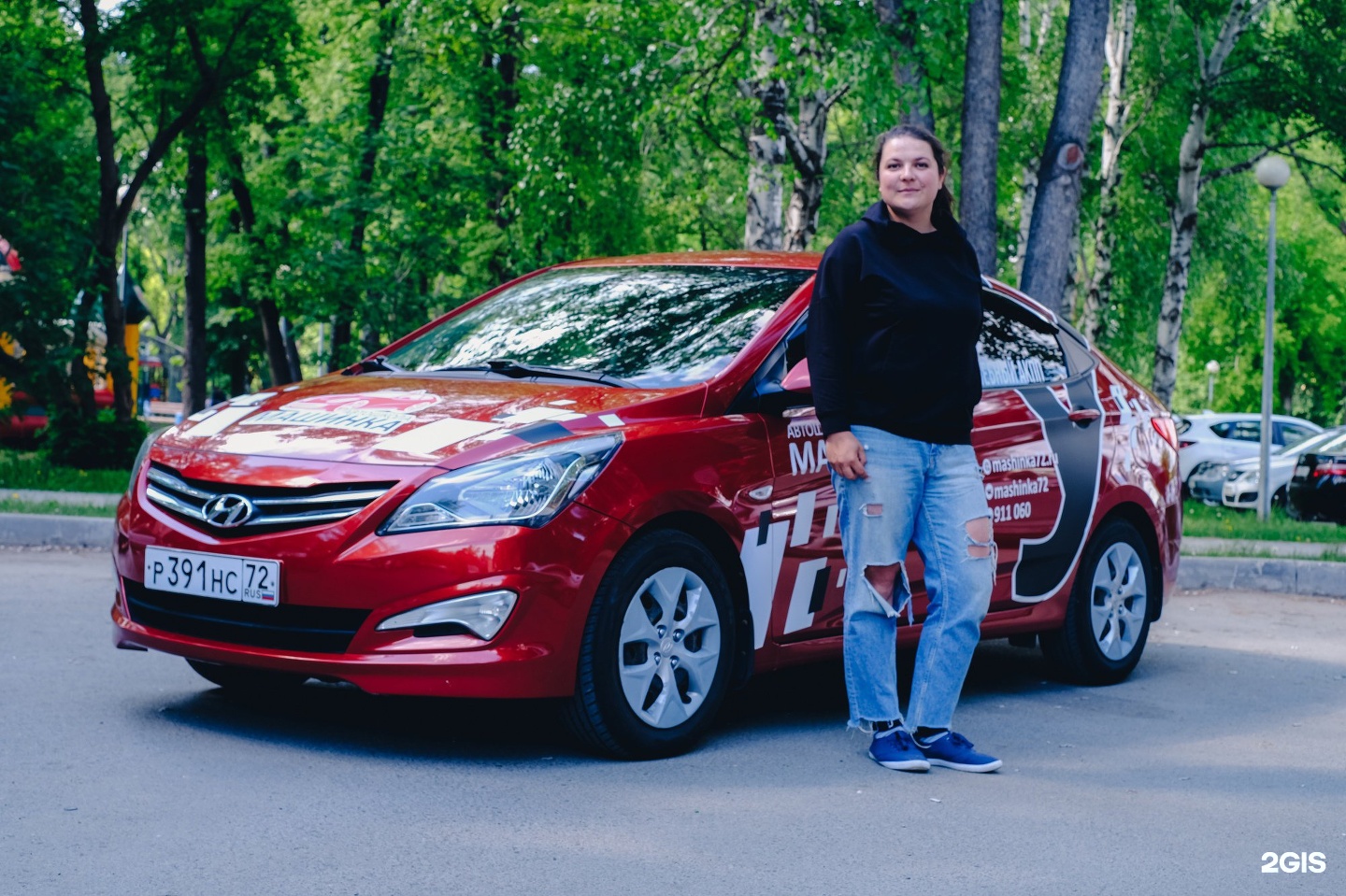 Красная автошкола. Автошкола машинка Тюмень. Автошкола Строитель. Машинка автошкола Тюмень педагог.