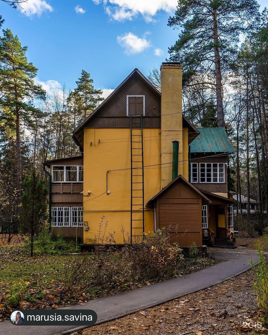 Погодина 4 переделкино дом творчества. ДСК Мичуринец Переделкино. Городок писателей Переделкино. Дом писателей в Переделкино. Кафе Переделкино в Городке писателей.