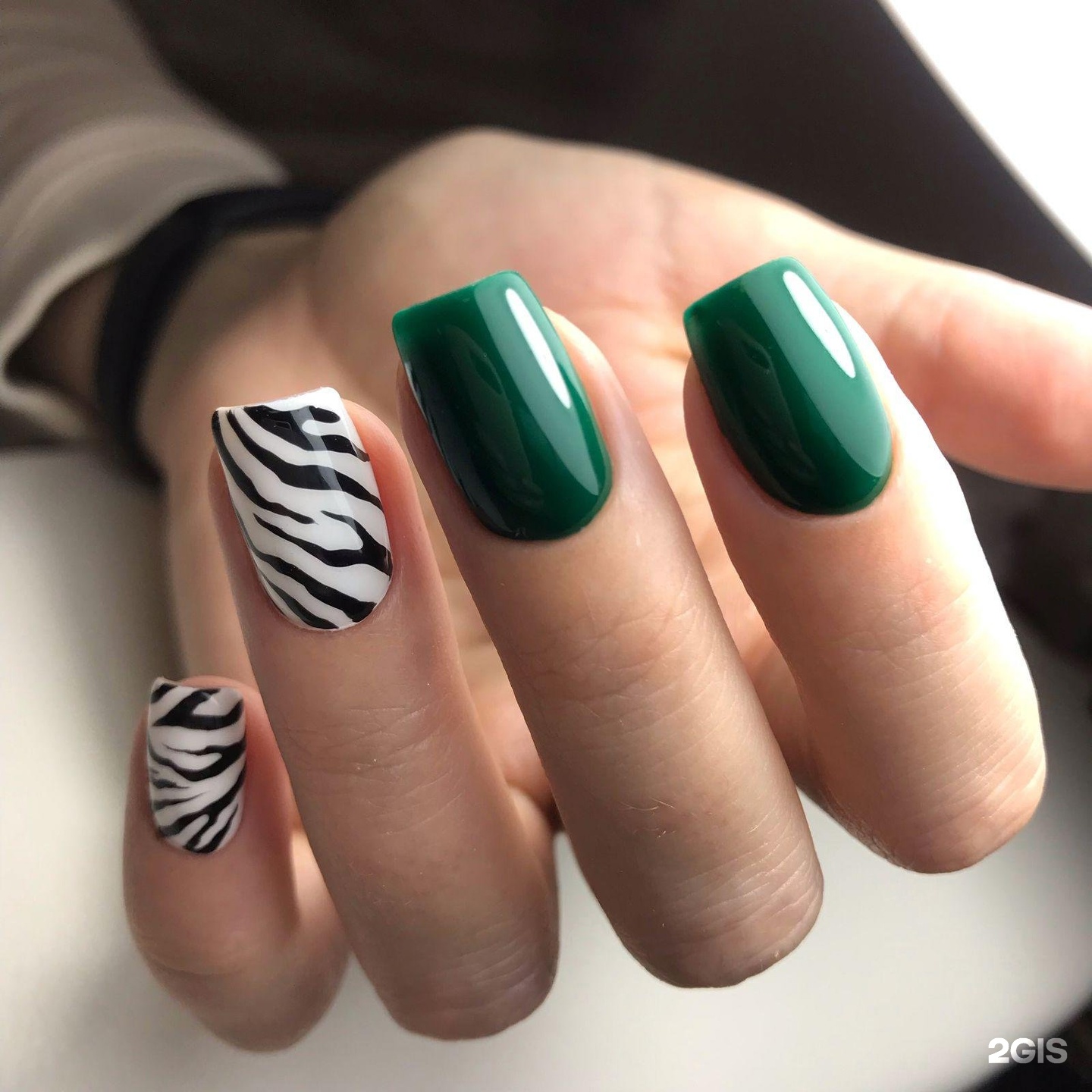 Hello Nails широкая улица.