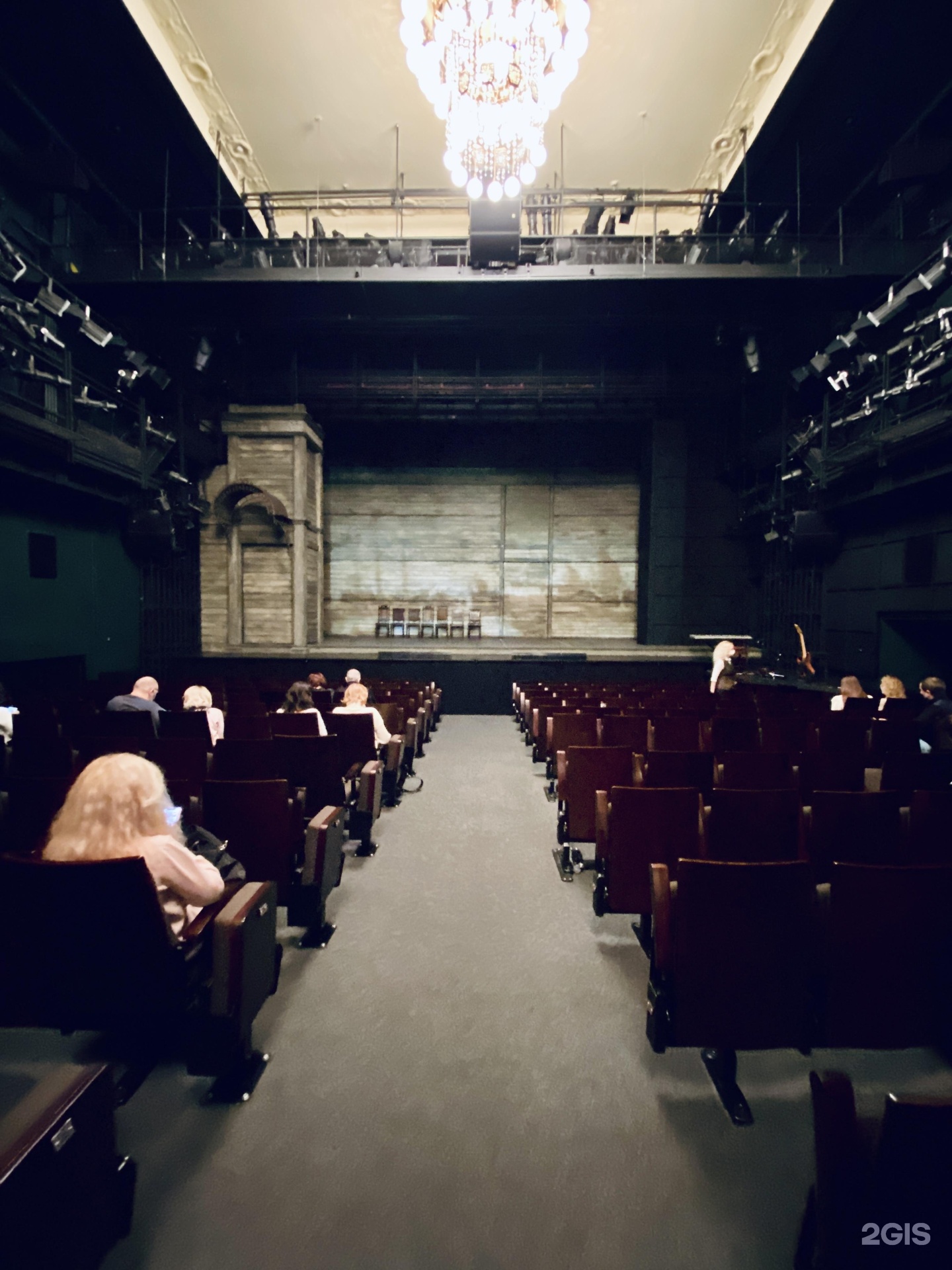 Театр ленком марка захарова основная сцена фото зала
