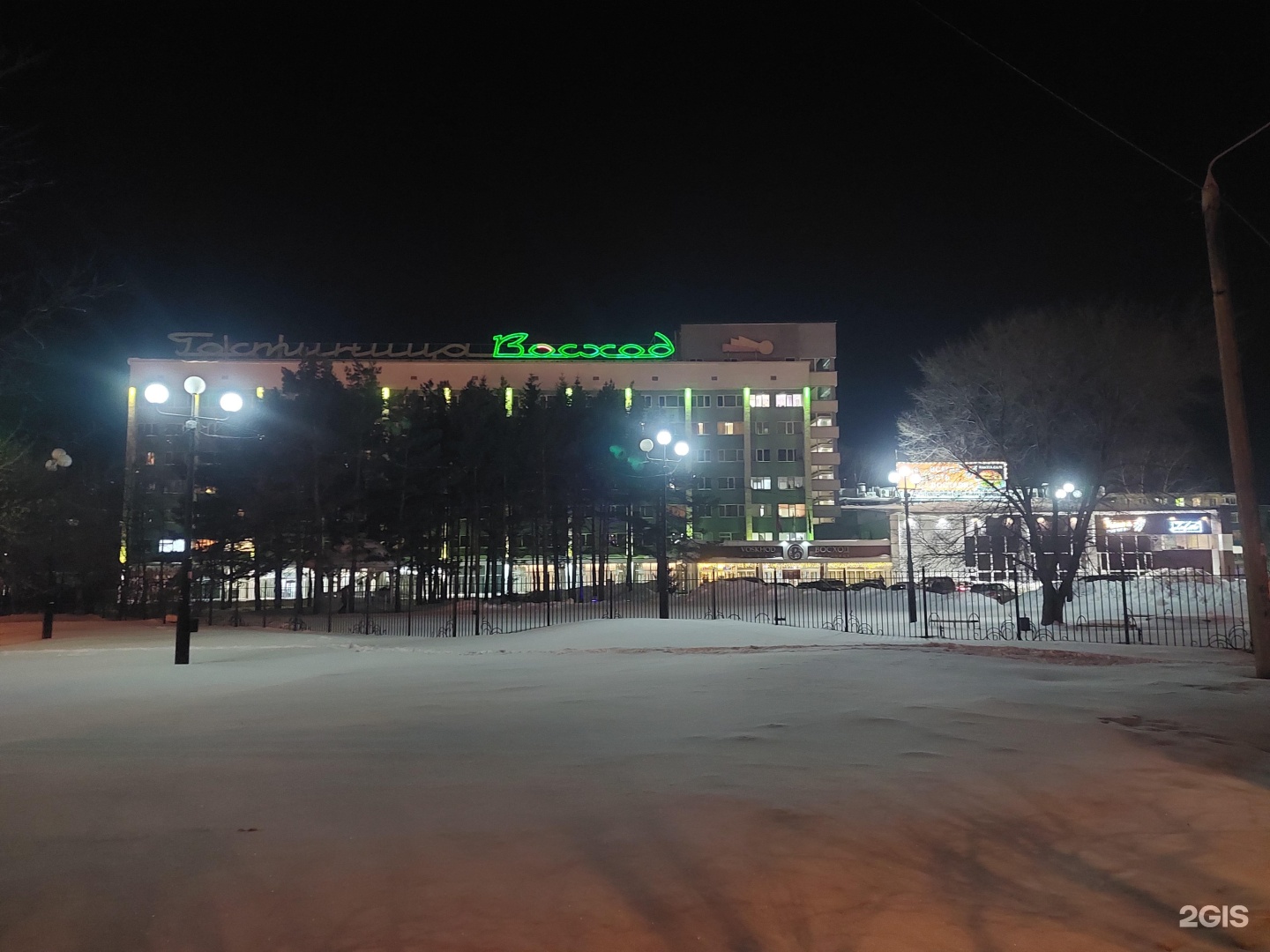 Комсомольск на амуре ночью. Гостиница Восход Комсомольск-на-Амуре. Отель Восход Комсомольск на Амуре. Комсомольск 31. Гостиница Восход Комсомольск-на-Амуре ночью.