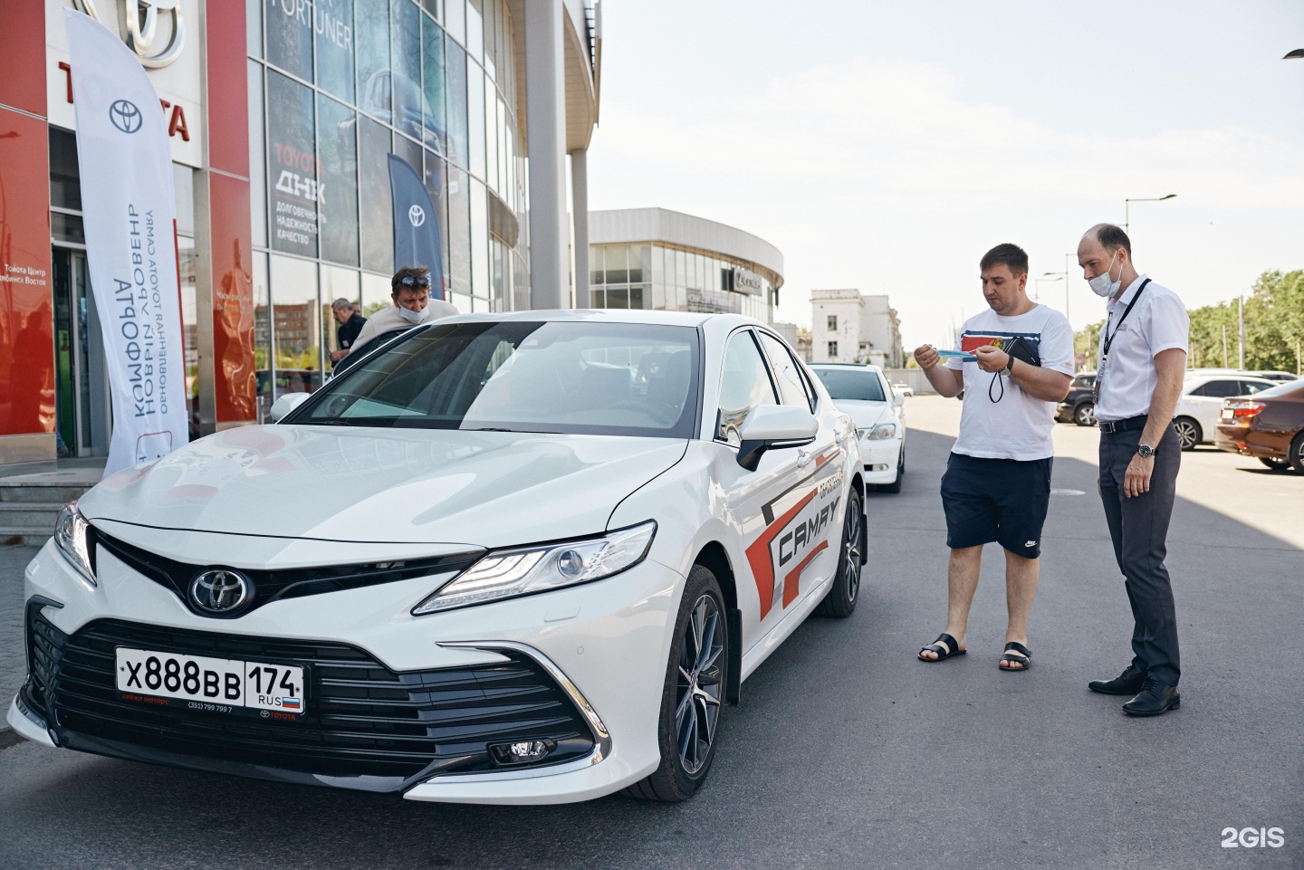 Toyota owner. Тойота центр Челябинск Восток. Тойота центр Челябинск Восток просп. Ленина, 3е фото.