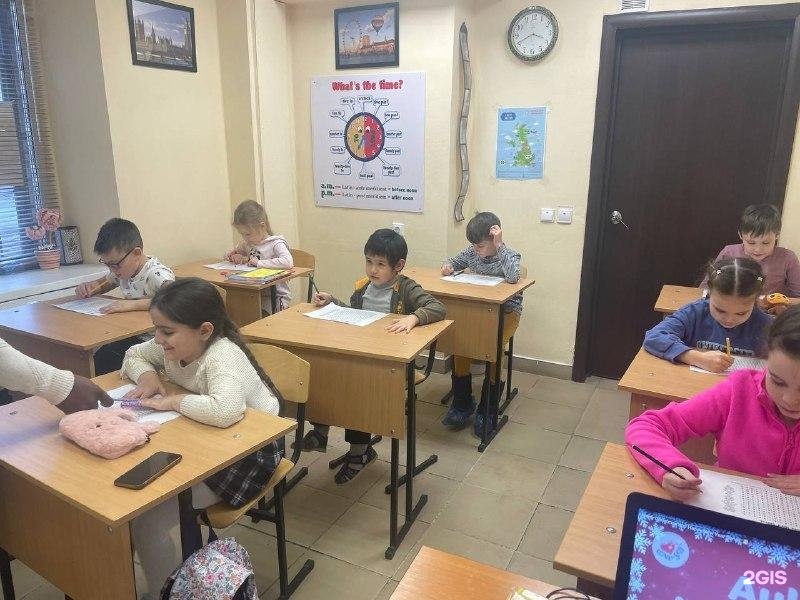 Английский язык разговорный для школы. Уфа на английском языке. Интерьер языковой школы. Класс английского языка уфа. Класс английского языка уфа.