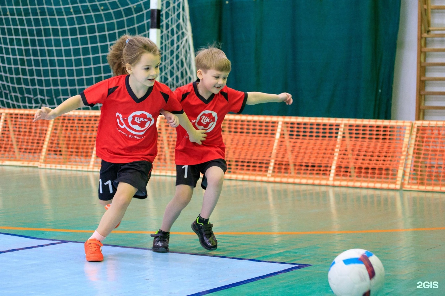 Детский футбол tornado football. Торнадо Тула школа футбола. Футбол в школе Тула. Торнадо в футболе. Лайк школа Тула.