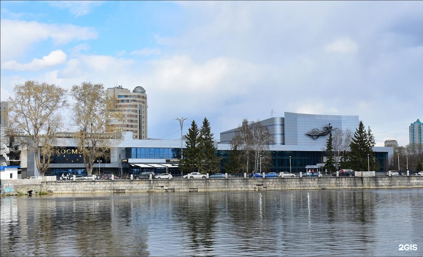 Супра ул дзержинского 2 екатеринбург фото. Ижевский дворец пионеров. Дом пионеров Ижевск. Центральный дом художника Крымский вал. Дворец детского творчества Ижевск.