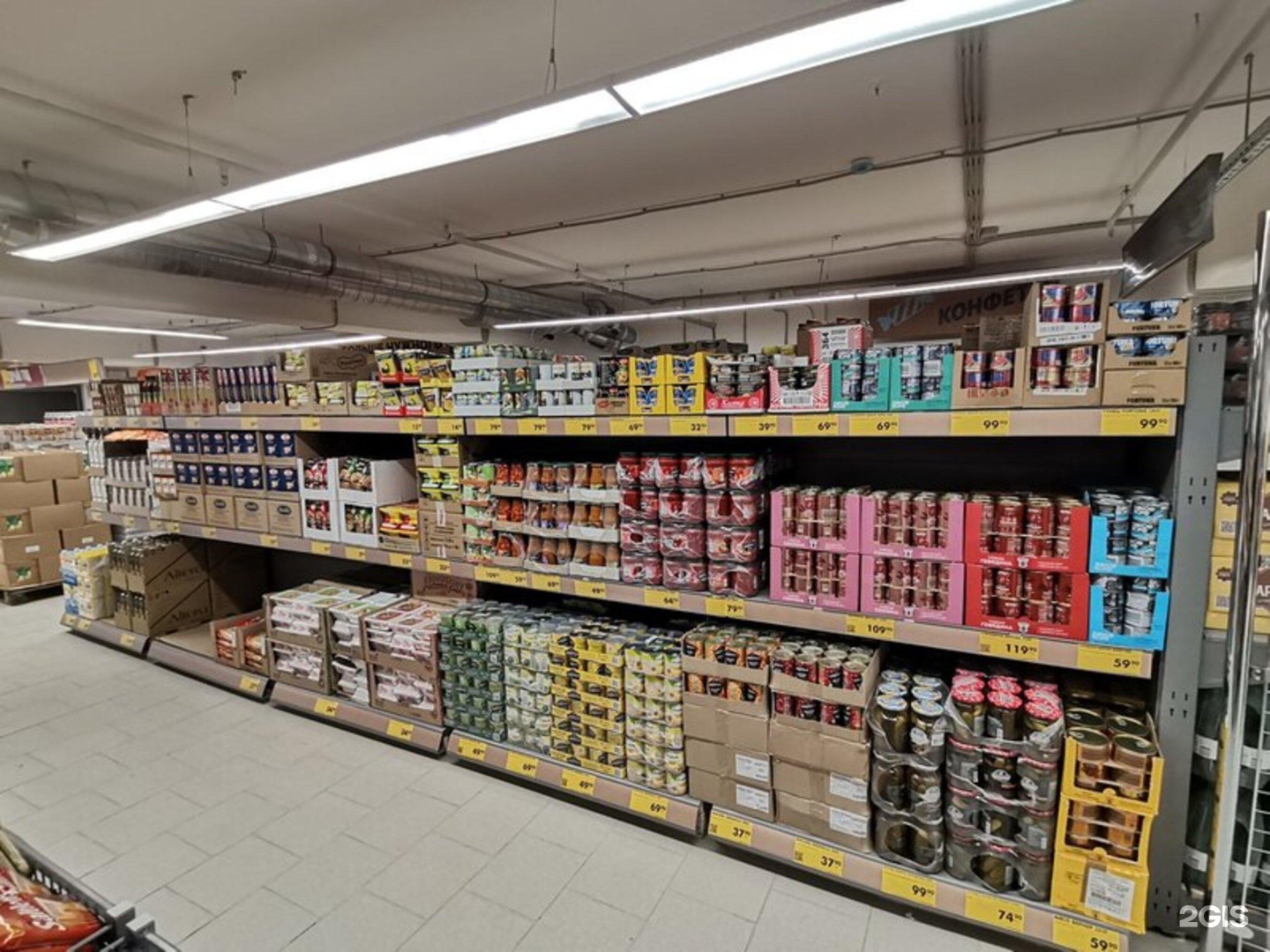 Анапское шоссе 39а новороссийск магнит. Супермаркет мкк. Супермаркет мкк. Полевая 4 магнит новороссийск. Полки супермаркета с продуктами.