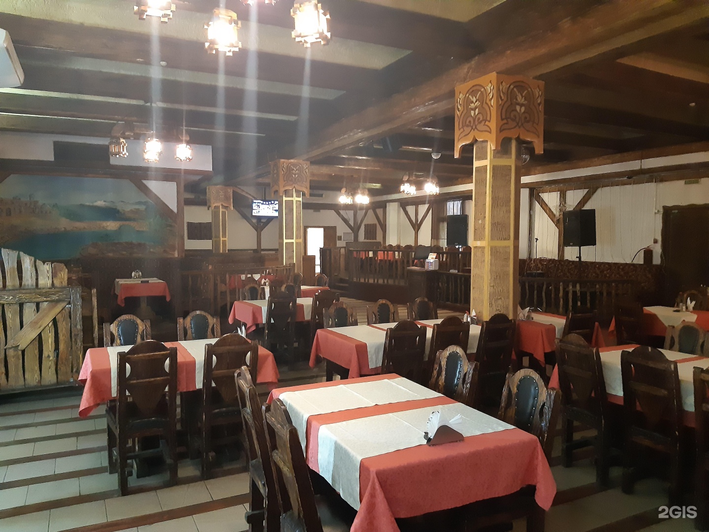 Красиво оформить стол. Столы на енисейской. Изумрудный дворец томск. Столы на енисейской. Столы на енисейской.