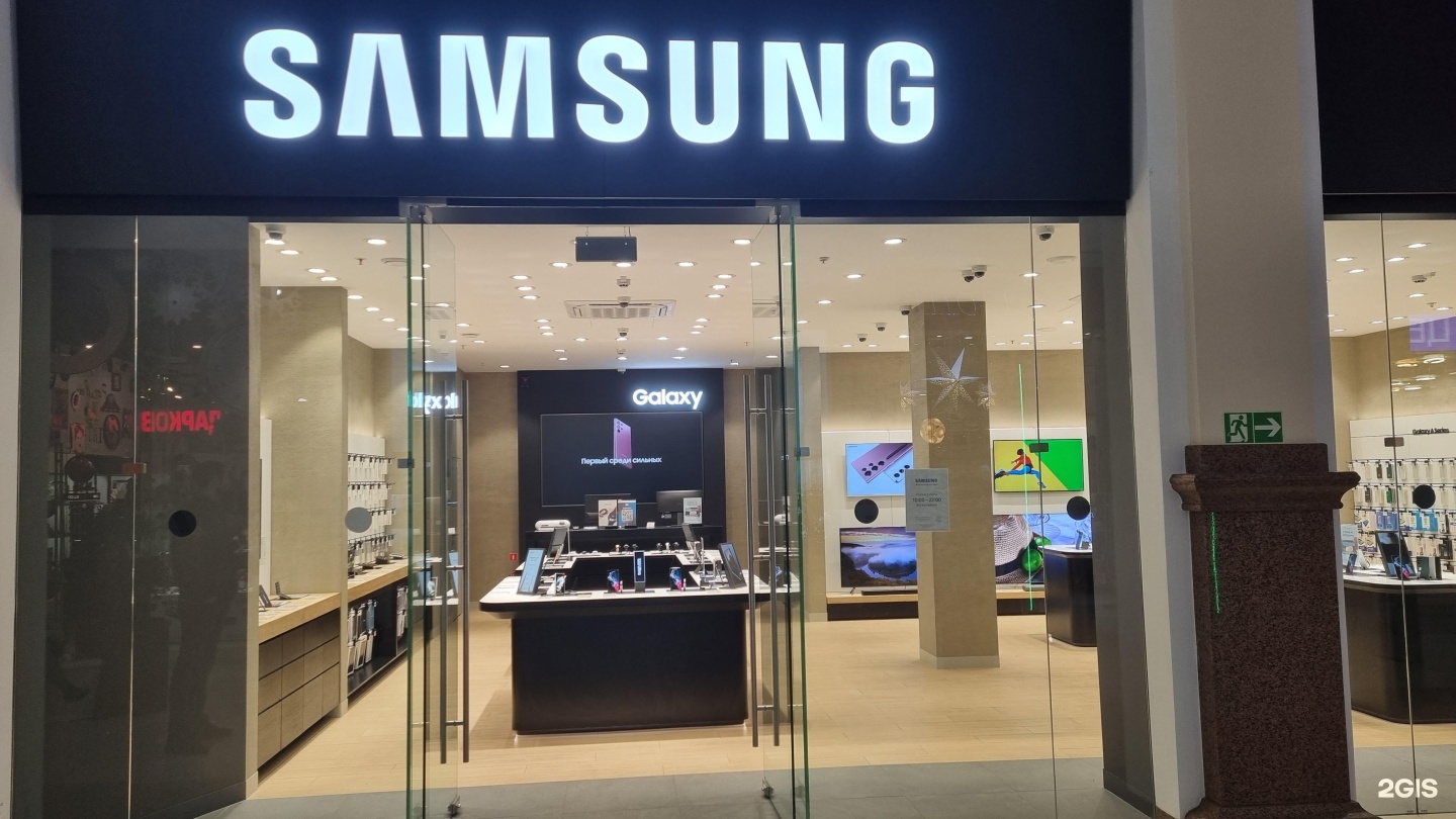 Металлургов 10. Фирменные магазины Samsung. Самсунг Красноярск. Значок Galaxy Store. Маникюр в арене Норильск.