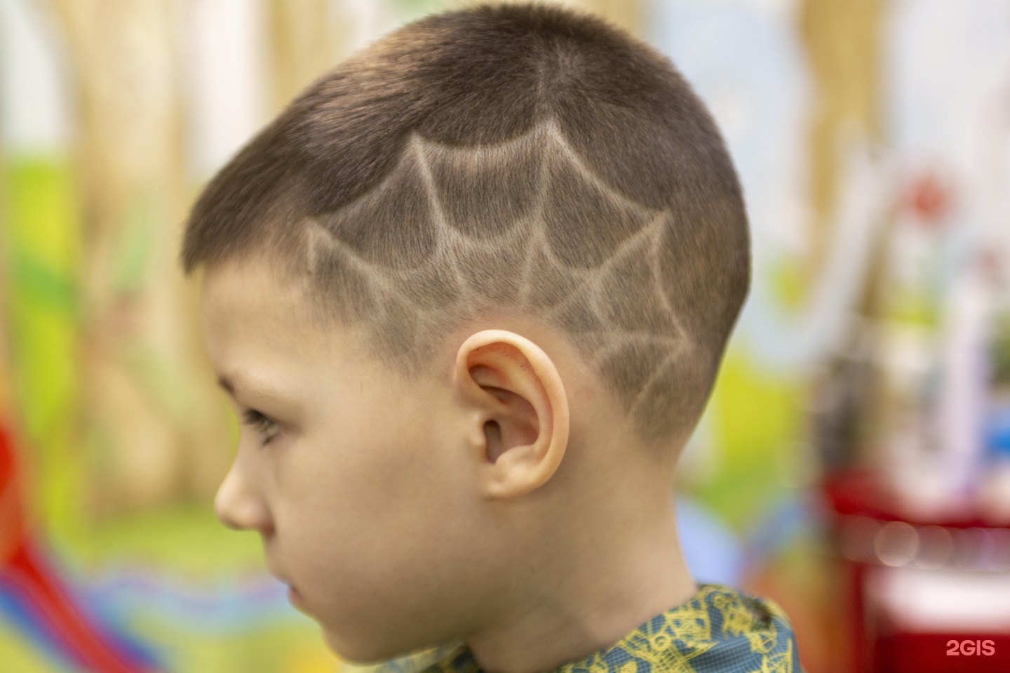 Детские стрижки мальчику с рисунком на темные волосы