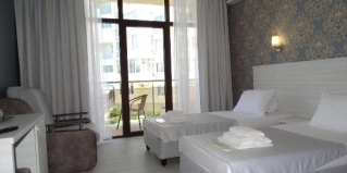 Лазаревское: Отель Слон