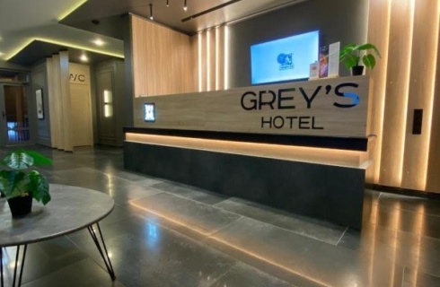 с. Дивноморское: Отель Grey`s hotel