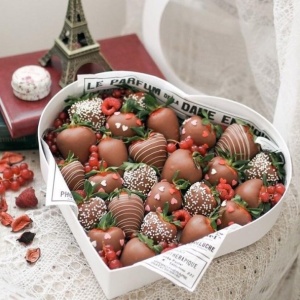 Фото от владельца FruttoSmile, салон по продаже и доставке клубники в шоколаде, фруктовых букетов и цветов