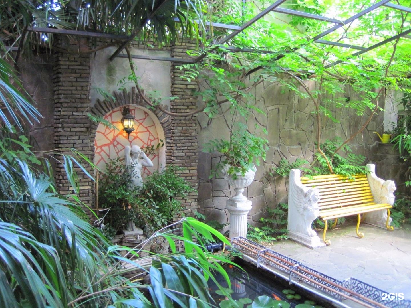 ялтинский дворик-русь, ялта. улочки гурзуфа. дворики ялты. ялтинский дворики, картины. севастополь гриновские улочки.