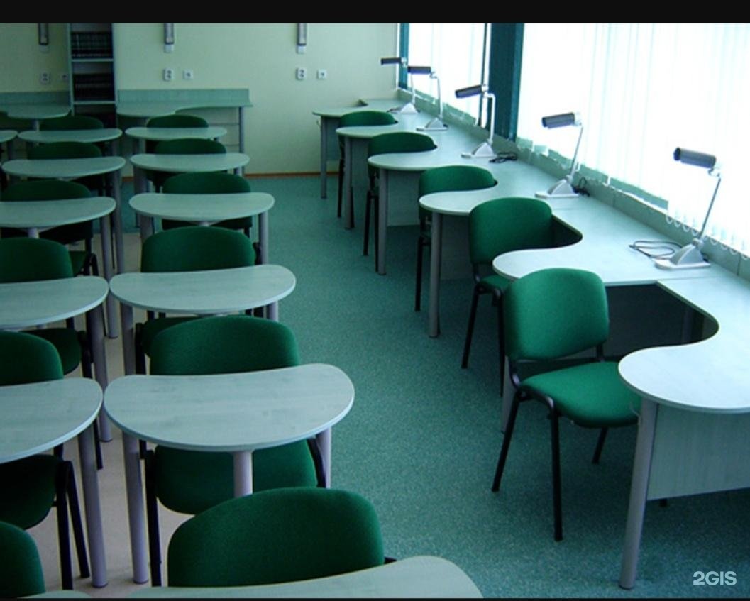 Парты в 1 классе б. Стол для аудитории. Столы для учебного класса. Современная Школьная мебель. Современная мебель для учебных аудиторий.