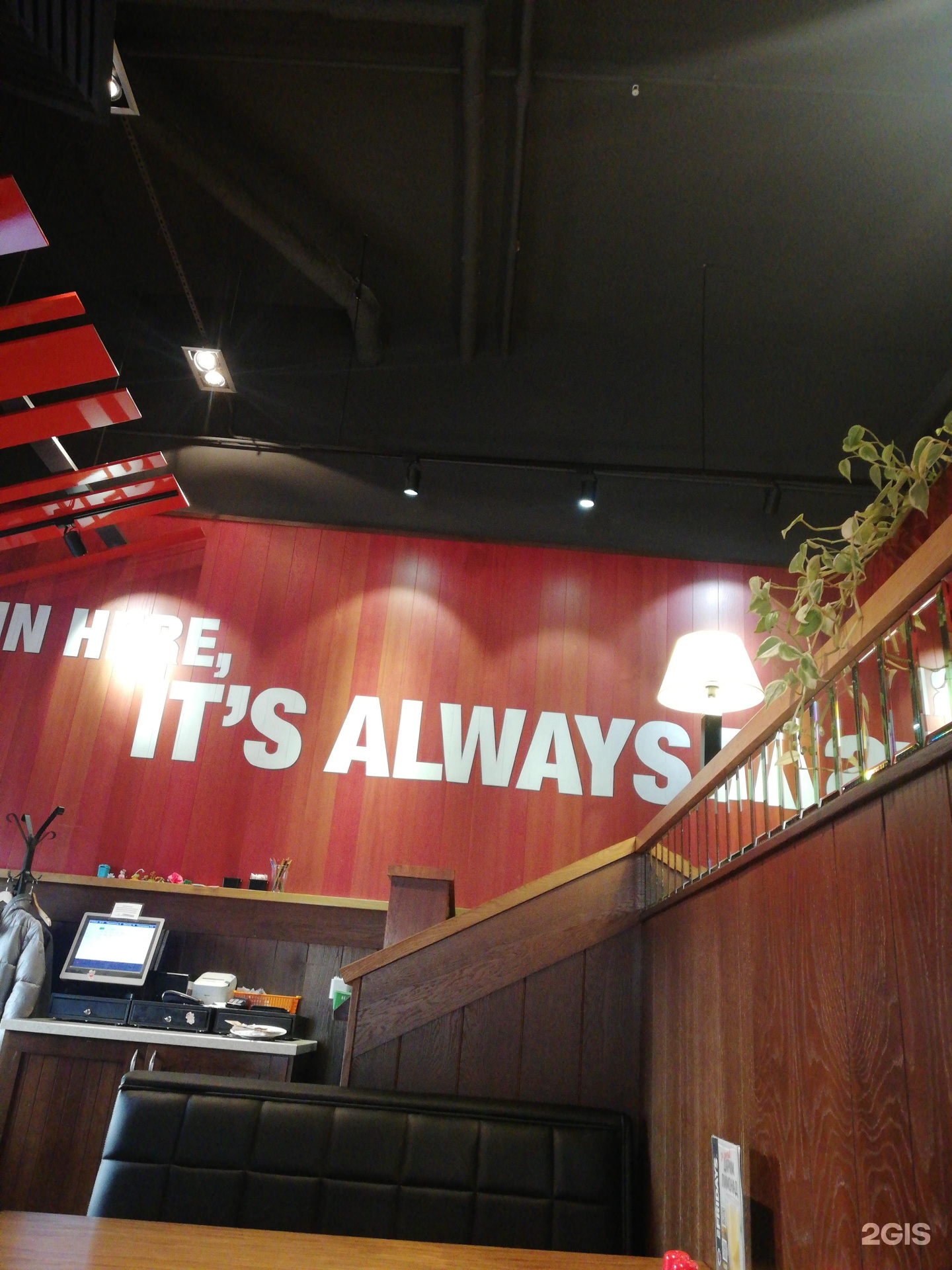 I. Фрайдис фрунзенская. Фрайдис афимолл. Ти джей фрайдис. Tgi fridays москва.