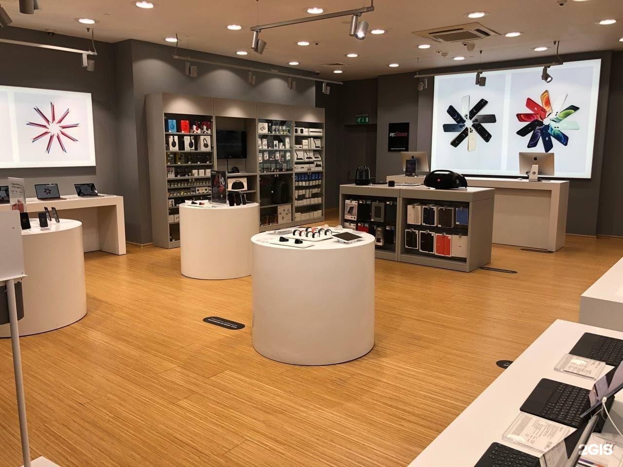 Рндм стор. Re Store Москва. ISTORE Москва. Офис Zolla в Кунцево Плаза. Партнеры Apple.