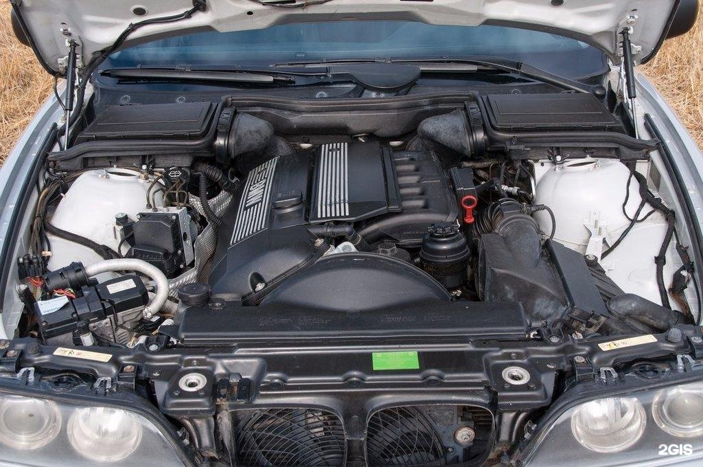 Бмв 2. 0 156 л. Двигатель bmw n53b30. Подкапотное пространство бмв е39. Бмв е39 3.