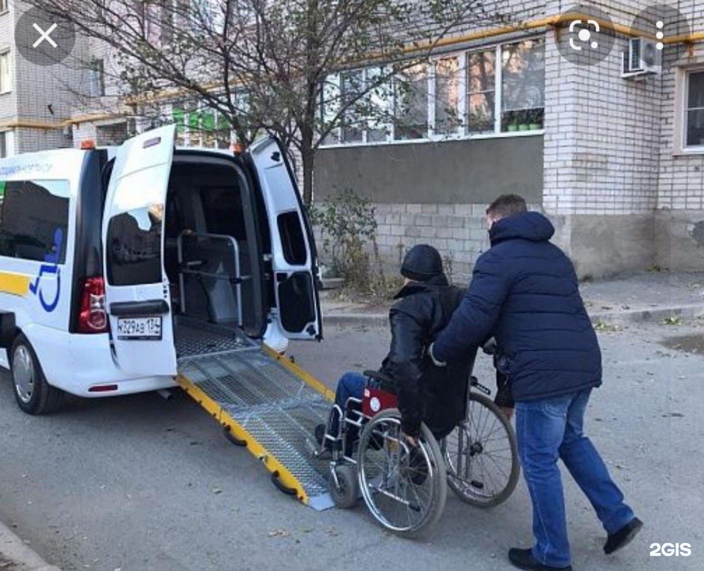 Служба социальное такси. Социальное такси Хабаровск. Социальное такси для инвалидов. Машина для инвалидов. Такси для инвалидов колясочников.
